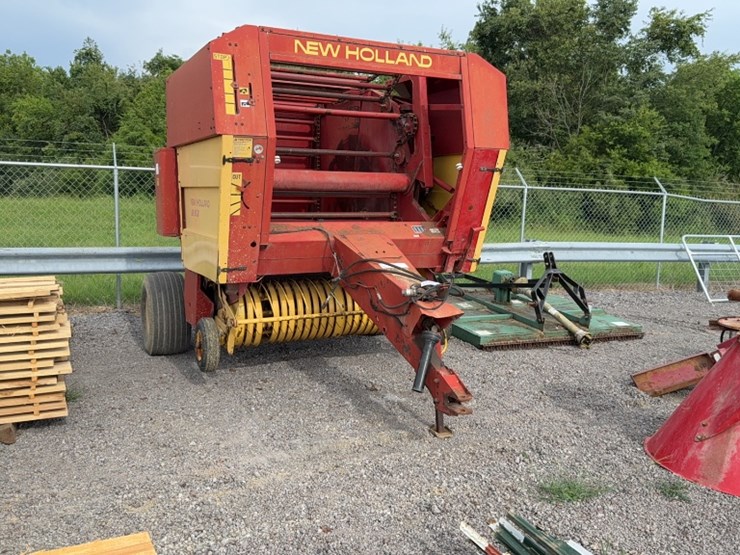 new-holland-853-image-1