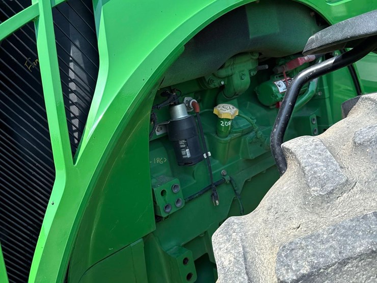 2013-john-deere-8260r-image-21