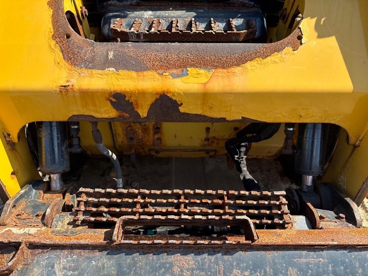 2019-caterpillar-236d3-image-16
