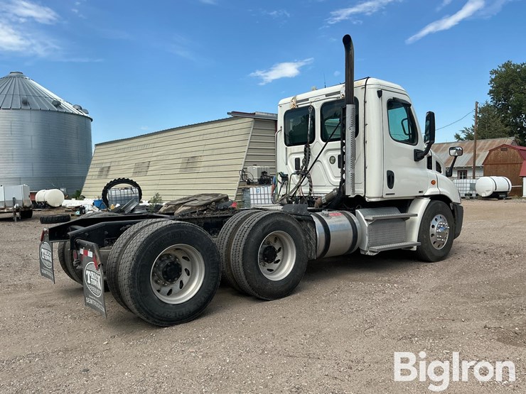 2012-freightliner-cascadia-113-image-5