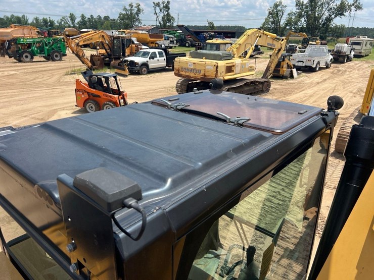 2016-caterpillar-335fl-image-21