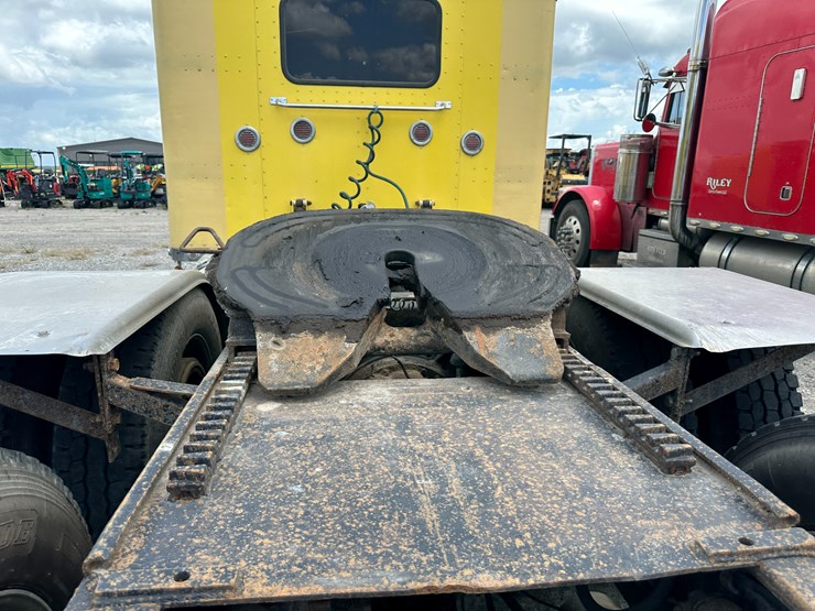 1998-peterbilt-379-image-26