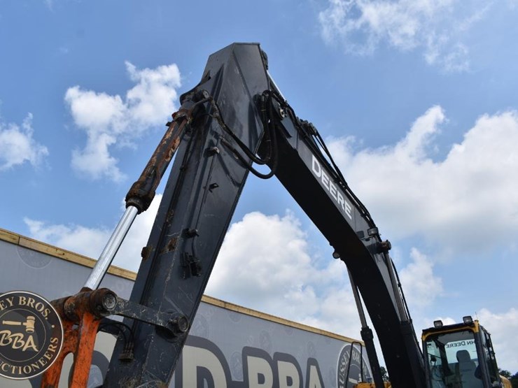 2013-deere-350g-lc-image-49