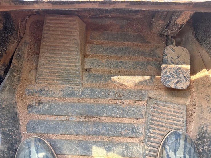 2017-caterpillar-299d2-xhp-image-34