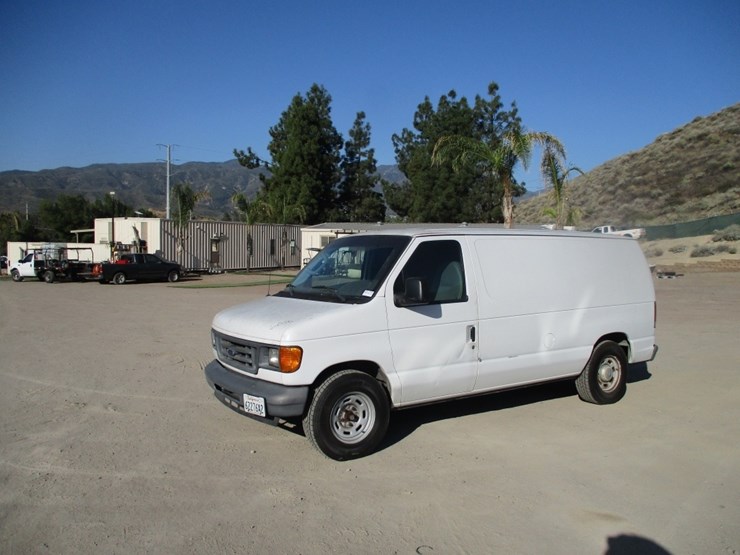 2006-ford-e150-image-1