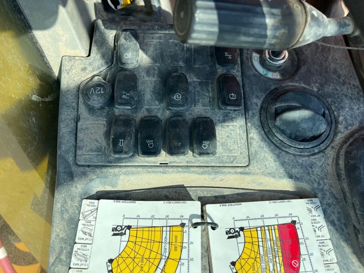 2020-caterpillar-tl1255d-image-26