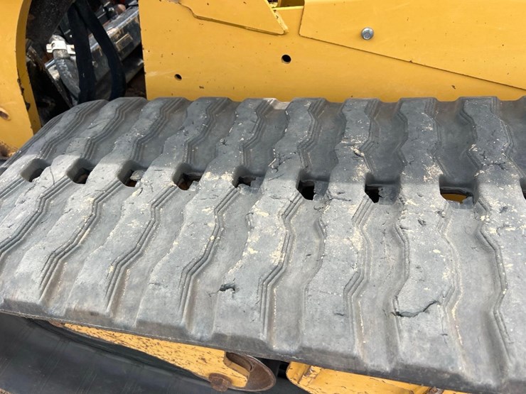 2023-caterpillar-299d3-image-25