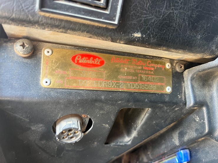 2000-peterbilt-378-image-22