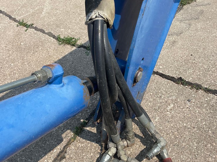 new-holland-72lb-image-14