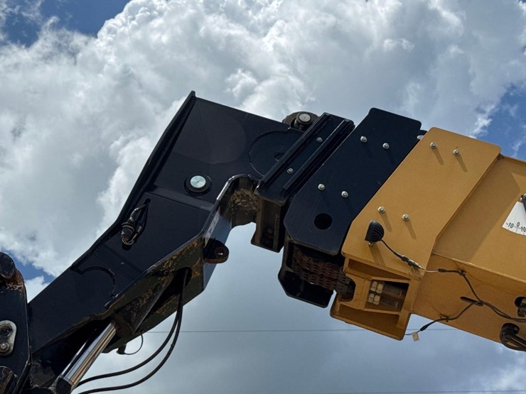 2020-caterpillar-tl1255d-image-19
