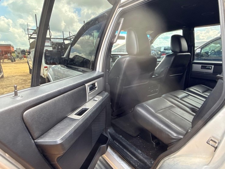 2015-ford-expedition-xlt-image-5