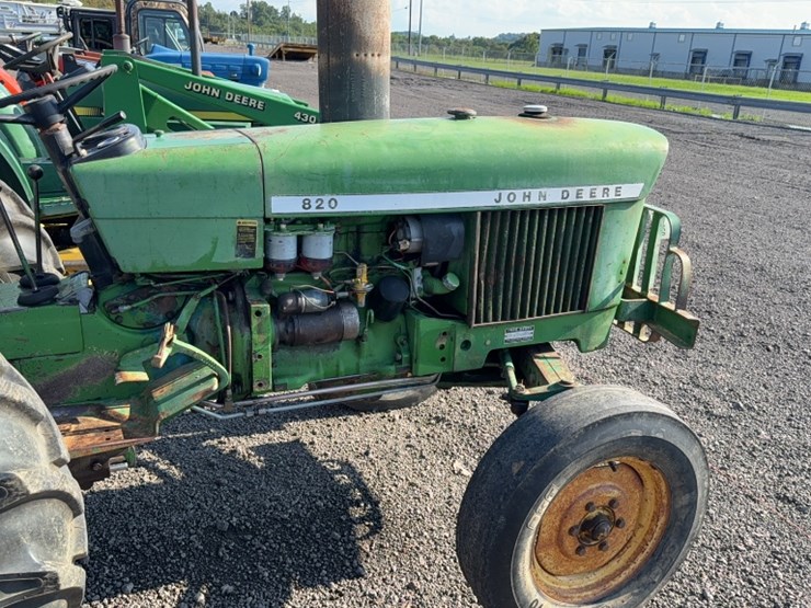 john-deere-820-image-6
