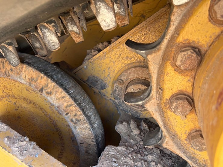 2015-caterpillar-259d-image-14