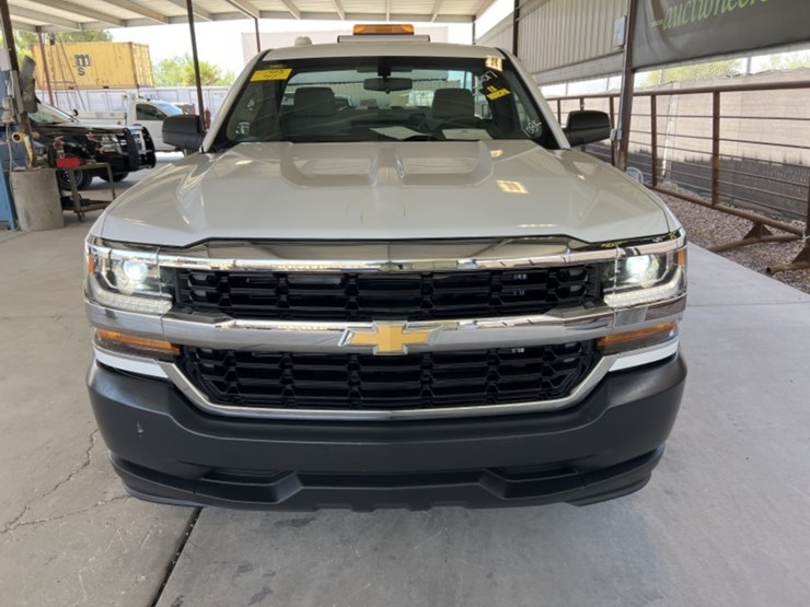 2017-chevrolet-silverado-1500-image-3