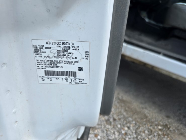 2005-ford-f350-image-47