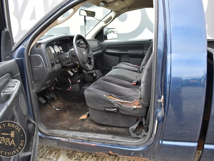 2005-dodge-2500-image-29