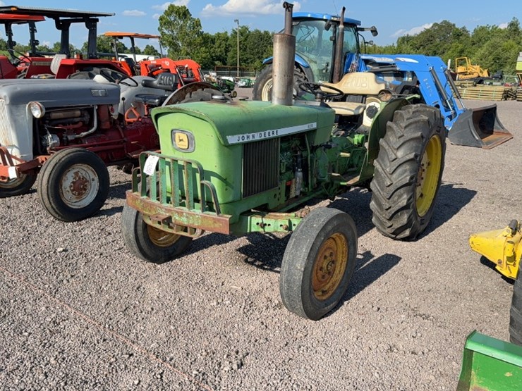 john-deere-820-image-1