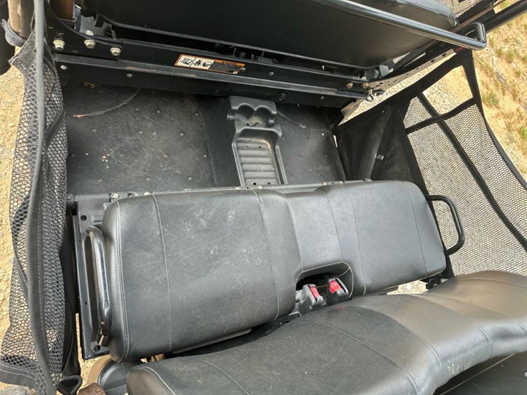 2021-john-deere-gator-image-14