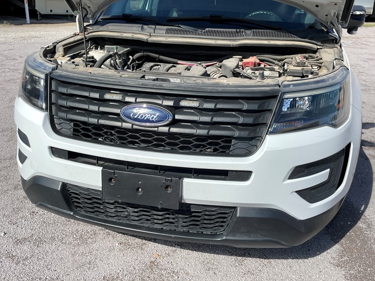 2018-ford-explorer-image-63