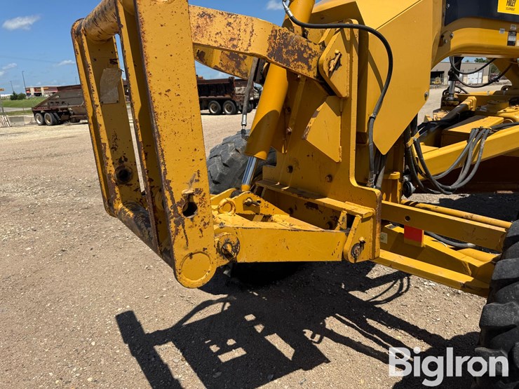 2010-caterpillar-12m-image-16