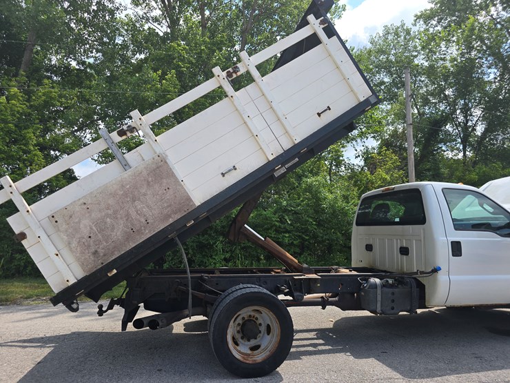 2011-ford-f550-image-98