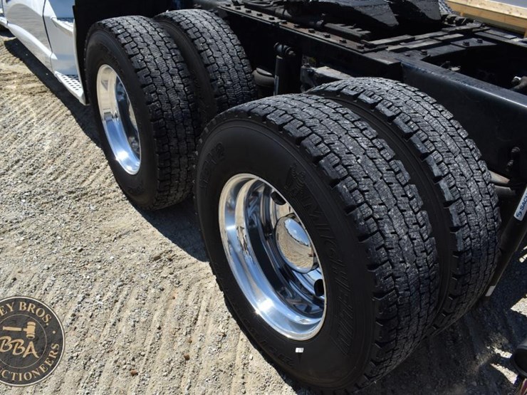 2011-kenworth-t660-image-47