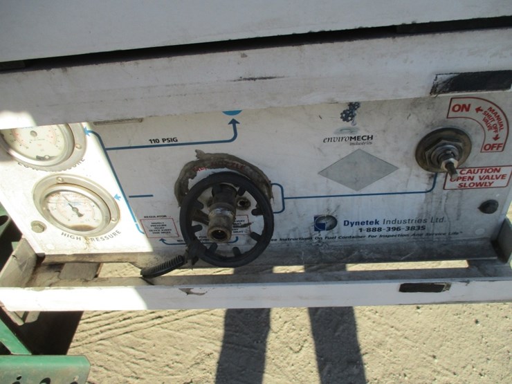 2005-freightliner-fl70-image-19