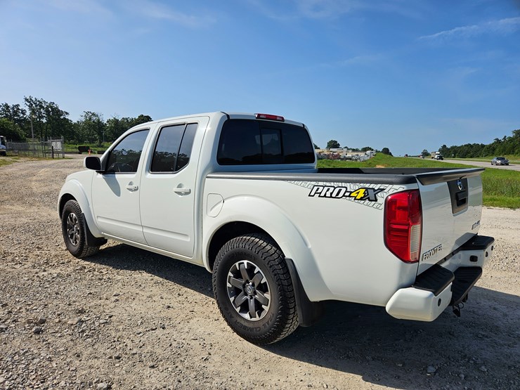 2016-nissan-frontier-image-10
