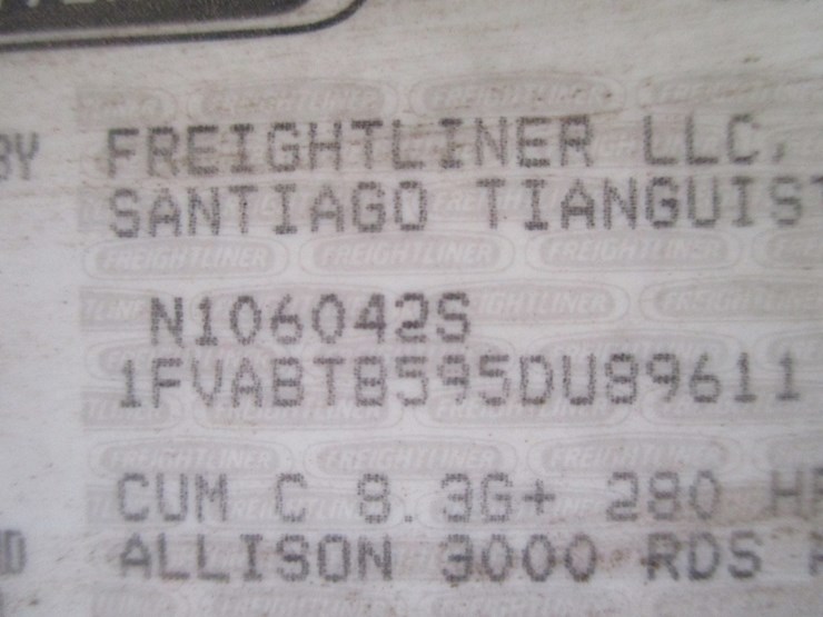 2005-freightliner-fl70-image-23