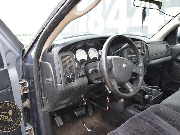 2005-dodge-2500-image-31