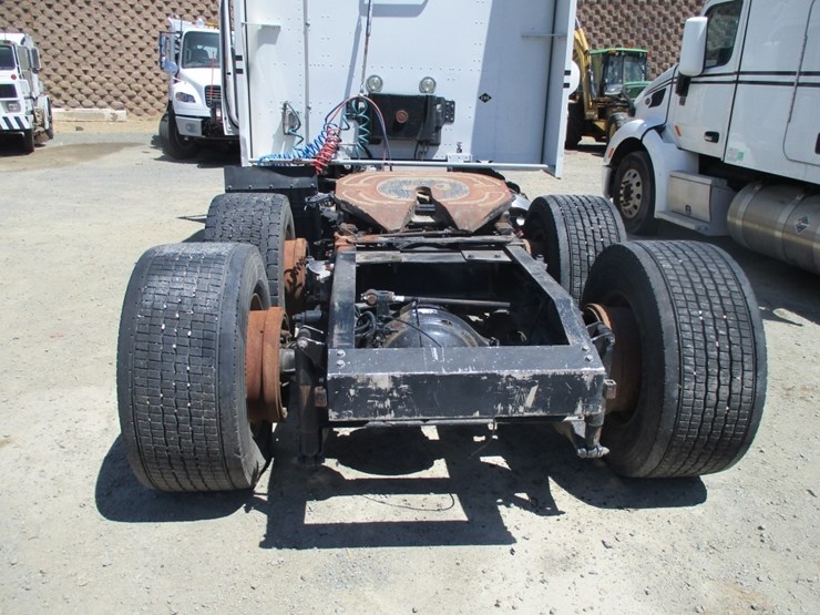 2016-peterbilt-579-image-19