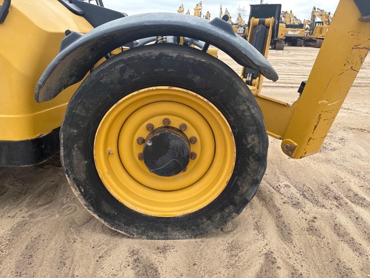2014-caterpillar-tl943c-image-11