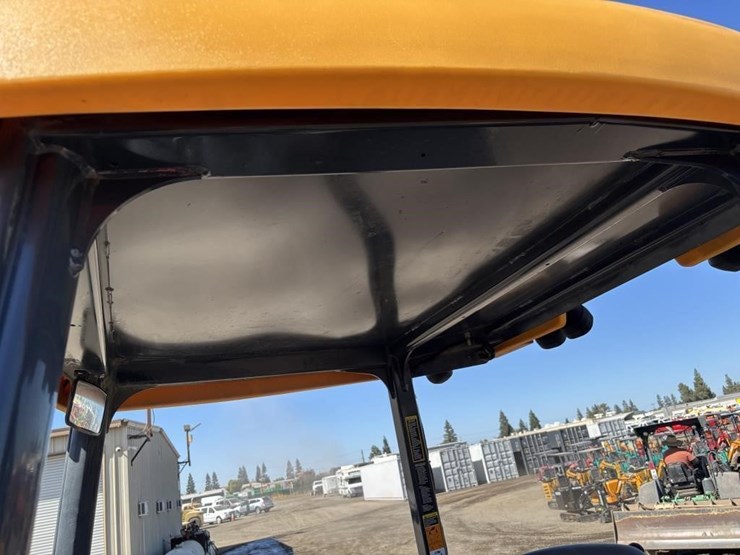 2020-deere-410l-image-48