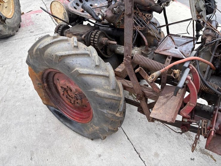 morris-minor-tractor-image-16