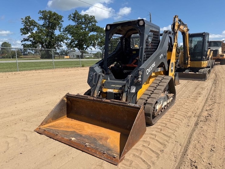 2019-deere-317g-image-2