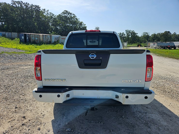 2016-nissan-frontier-image-13