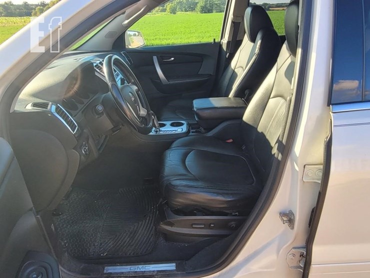 2011-gmc-acadia-image-14