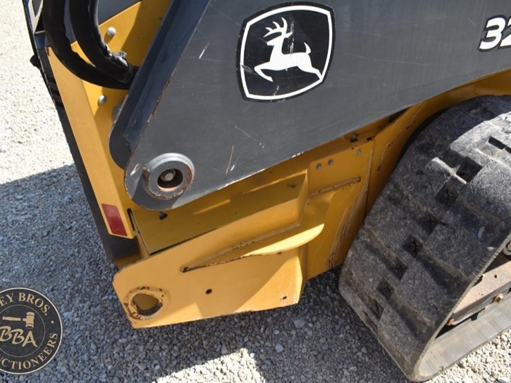 2019-deere-325g-image-46