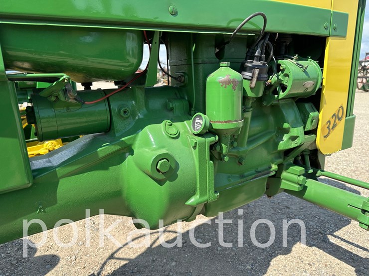 john-deere-320-image-13