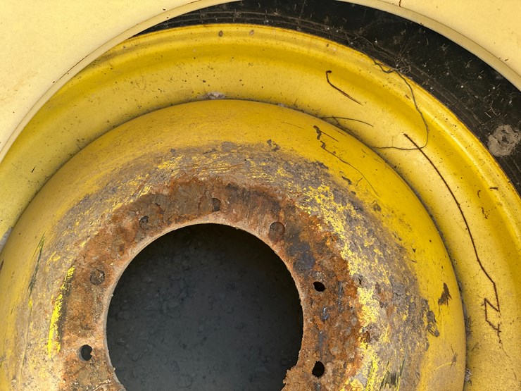 #68-•-lot-of-(4)-520/85r42-combine-tires-w/rims-inv#:-25910-image-7