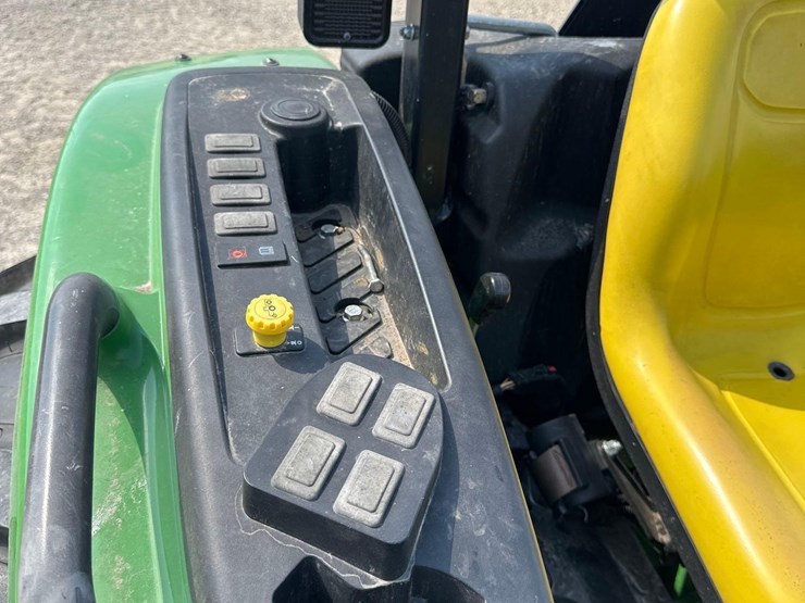 john-deere-4052m-image-16