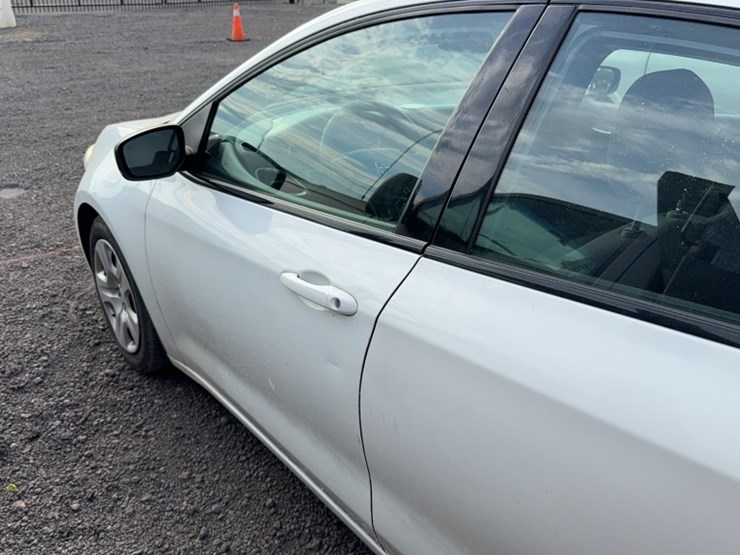 #3018-•-2014-dodge-sedan-image-14