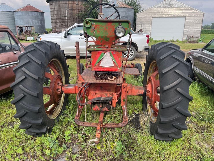 farmall-400-tractor-image-3