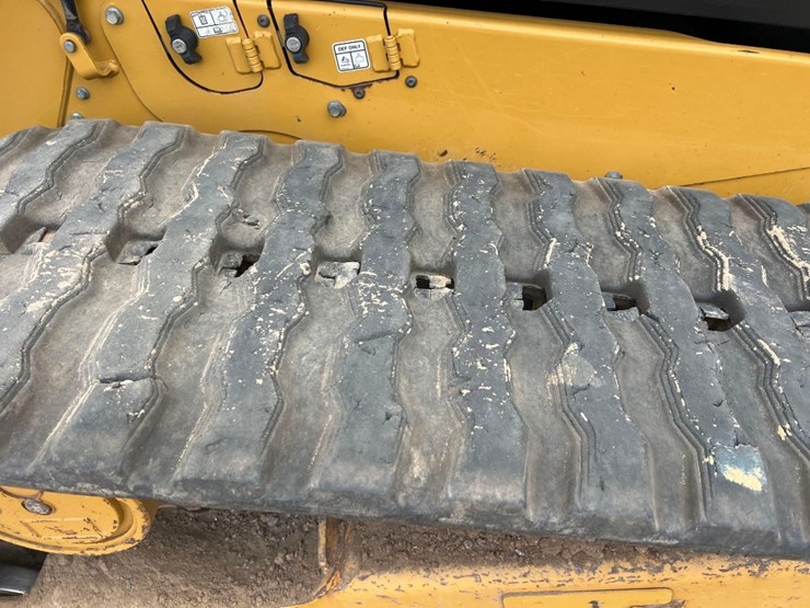 2023-caterpillar-299d3-image-21