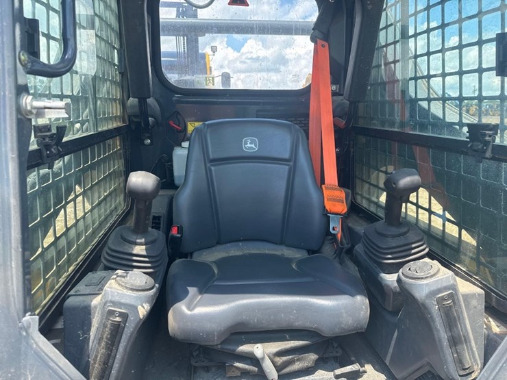 2023-deere-317g-image-21