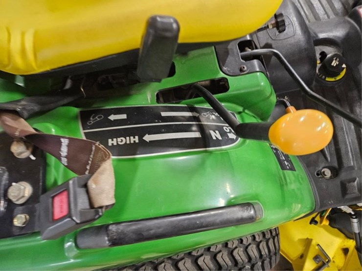 john-deere-2305-image-34