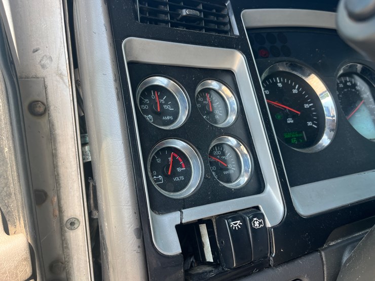 2006-kenworth-t600-image-33