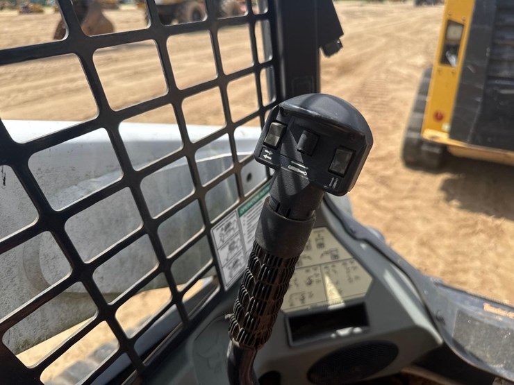 2019-bobcat-t770-image-32