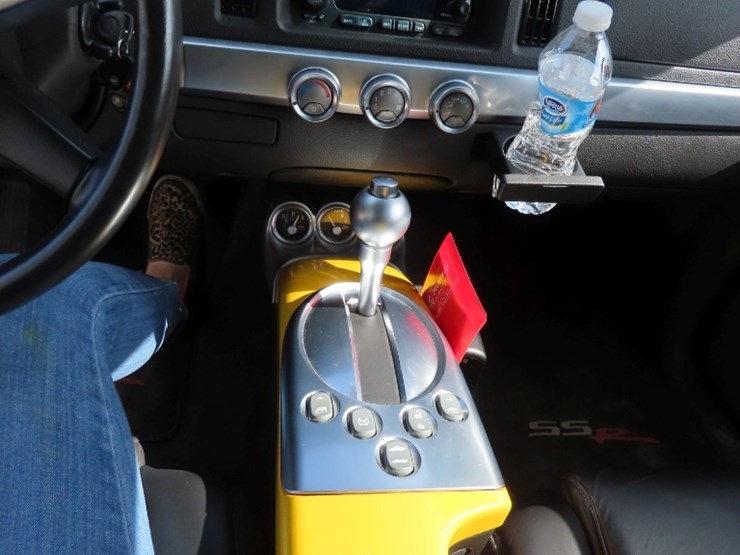 2004-chevrolet-ssr-pickup-image-17