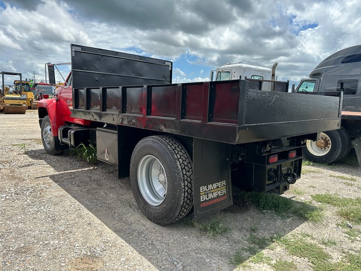 1992-ford-f700-image-4